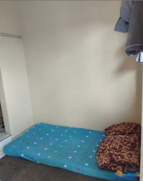 Kasur di kamar